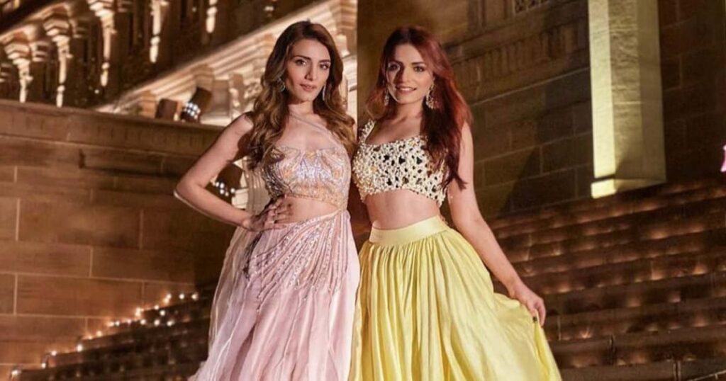 5-times-that-the-singing-twins-sukriti-and-prakriti-kakar-looked-effortlessly-gorgeous-in-these-traditional-indian-looks-0001