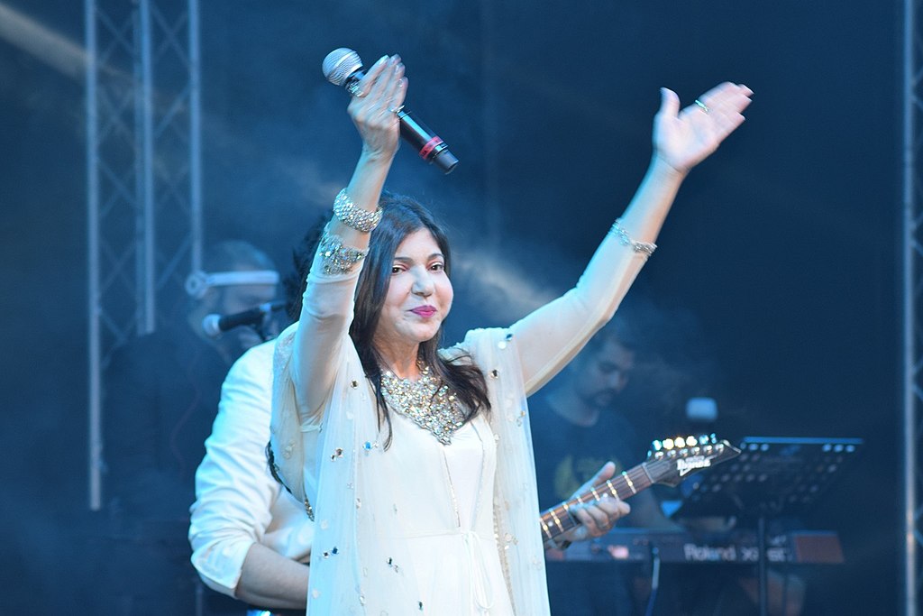 Alka_Yagnik_Performance_in-Jashan-e-Dosti_2018