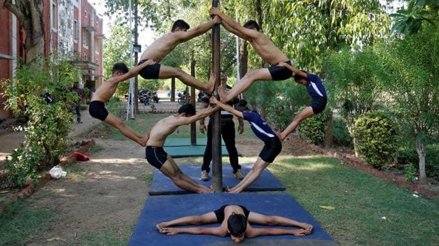 performers-practice-malkhamb-ahmedabad-upcoming-rehearsal-procession_d9ad3cde-4e94-11e7-88f6-6a3facb665a5